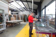 FLACHGLAS, WÄRMESCHUTZ, FUNKTIONSGLAS, KUNSTSTOFFGLÄSER, DACHZUBEHÖR, HOLZPRODUKTE, FENSTER, TÜREN, BAUELEMENTE, INSEKTENSCHUTZ, ROLLLÄDEN, MARKISEN, BESCHATTUNGEN, Schwarzenbek