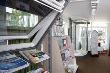 FLACHGLAS, WÄRMESCHUTZ, FUNKTIONSGLAS, KUNSTSTOFFGLÄSER, DACHZUBEHÖR, HOLZPRODUKTE, FENSTER, TÜREN, BAUELEMENTE, INSEKTENSCHUTZ, ROLLLÄDEN, MARKISEN, BESCHATTUNGEN, Schwarzenbek